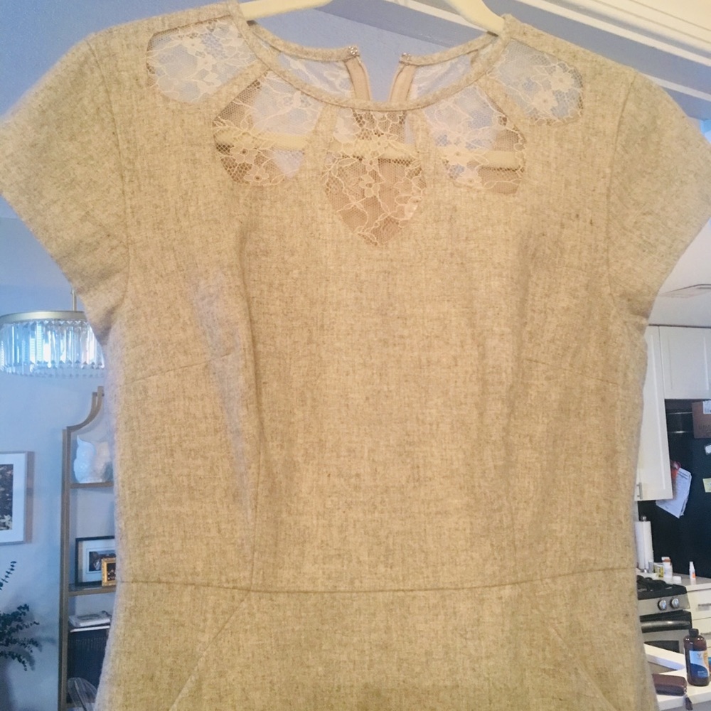 Light grey dress with lace detail and pockets - Picture 2 of 8